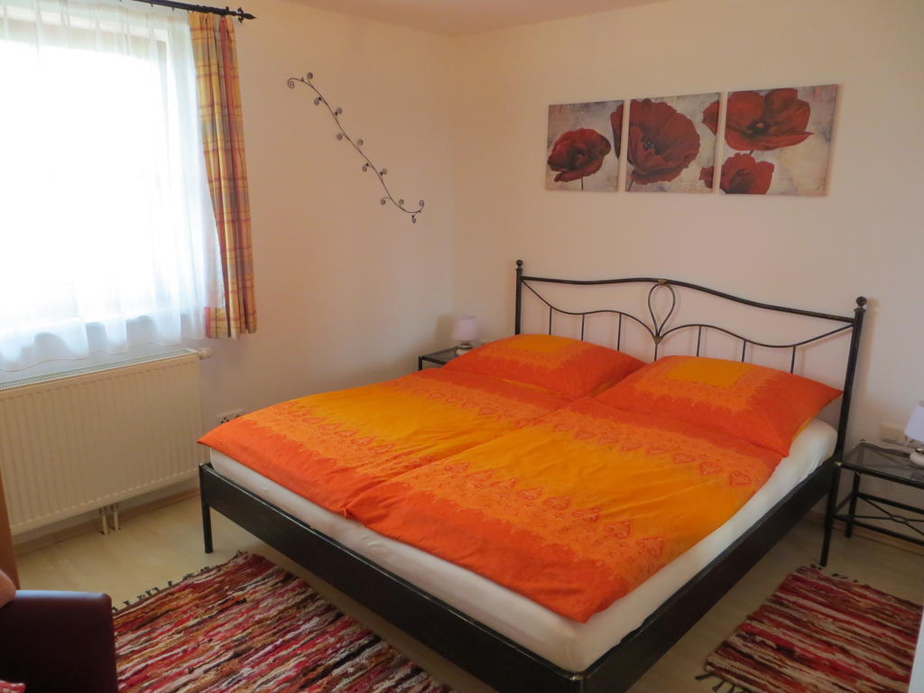 Ferienwohnung Brigitte Perner Nussdorf am Attersee Rum bild